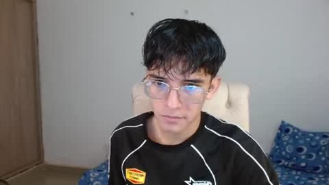 Snapshot of noah_millerx_ chatting on June 28, 8:48 pm noah online show from June 28, 8:48 pm