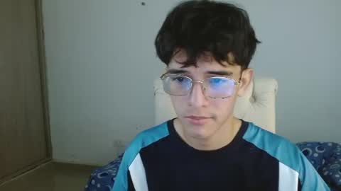 Snapshot of noah_millerx_ chatting on June 30, 8:54 pm noah online show from June 30, 8:54 pm