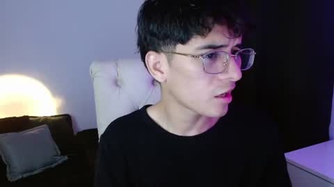Snapshot of noah_millerx_ chatting on July 2, 9:32 pm noah online show from July 2, 9:32 pm