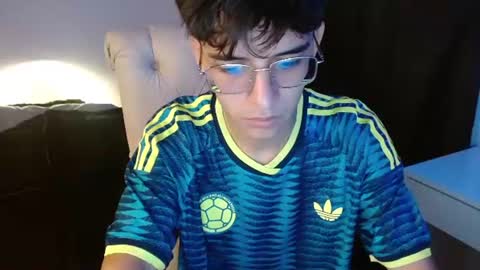 Snapshot of noah_millerx_ chatting on July 8, 12:04 am noah online show from July 8, 12:04 am