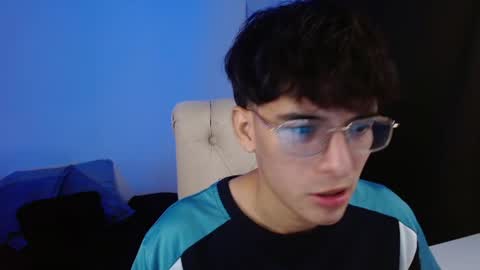 Snapshot of noah_millerx_ chatting on July 11, 6:54 pm noah online show from July 11, 6:54 pm