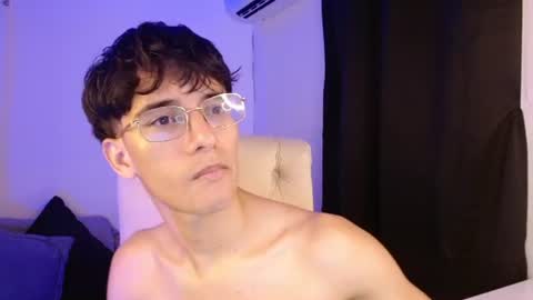 Snapshot of noah_millerx_ chatting on July 14, 2:05 am noah online show from July 14, 2:05 am