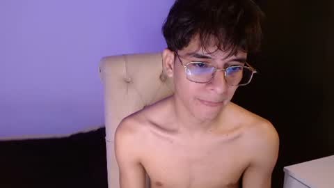 Snapshot of noah_millerx_ chatting on July 25, 10:29 pm noah online show from July 25, 10:29 pm
