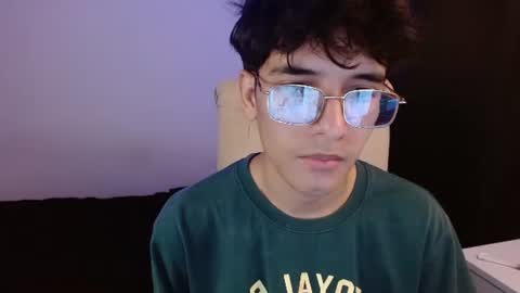 Snapshot of noah_millerx_ chatting on August 5, 10:55 pm noah online show from August 5, 10:55 pm