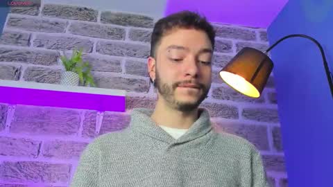 Snapshot of noah_ricci_ chatting on March 8, 12:09 pm online show from March 8, 12:09 pm