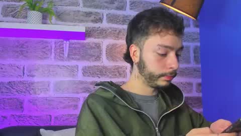 Snapshot of noah_ricci_ chatting on March 20, 12:10 pm online show from March 20, 12:10 pm