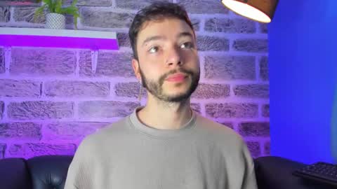 Snapshot of noah_ricci_ chatting on March 22, 12:08 pm online show from March 22, 12:08 pm