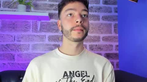 Snapshot of noah_ricci_ chatting on March 27, 12:05 pm online show from March 27, 12:05 pm