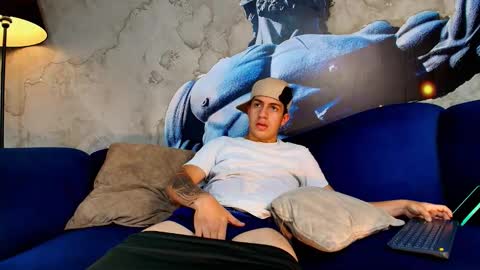 Noah online show from February 10, 11:53 pm