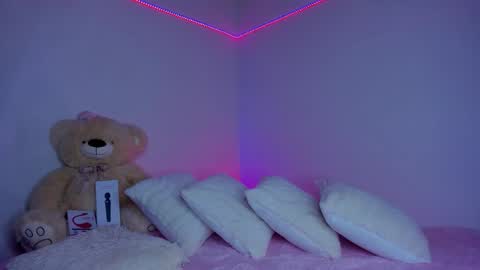 Snapshot of noah_russel chatting on November 18, 5:39 pm Noah online show from November 18, 5:39 pm