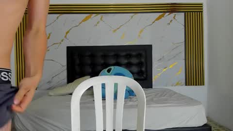 noah_smith01 online show from January 14, 12:11 pm