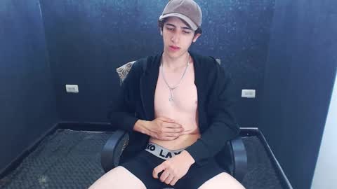 noah_sokolov online show from November 11, 7:03 pm