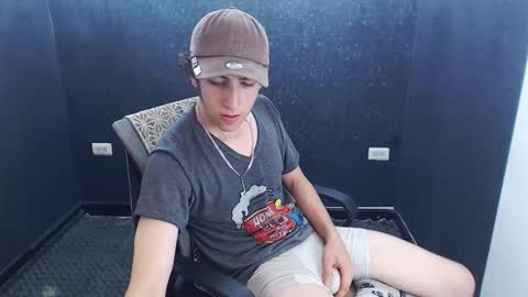 noah_sokolov online show from November 19, 7:03 pm