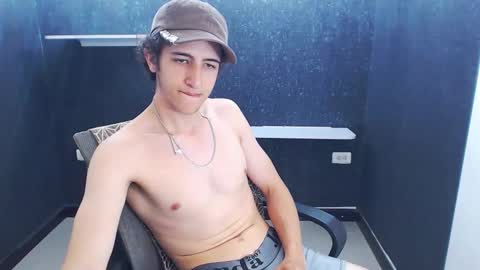 noah_sokolov online show from December 13, 7:53 pm