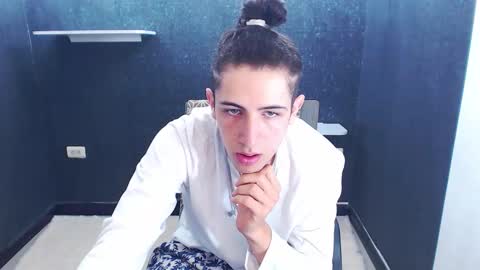 noah_sokolov online show from January 8, 5:48 pm