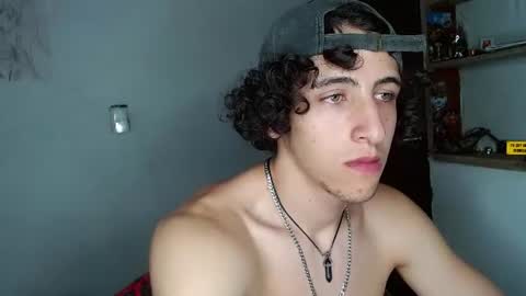 Snapshot of noah_sokolov_ chatting on June 18, 8:24 pm Kervs online show from June 18, 8:24 pm
