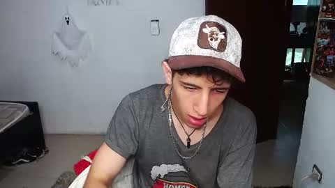 Snapshot of noah_sokolov_ chatting on July 25, 10:07 pm Kervs online show from July 25, 10:07 pm