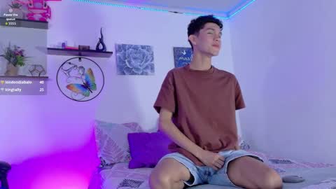 noah tyler  online show from October 3, 10:51 pm