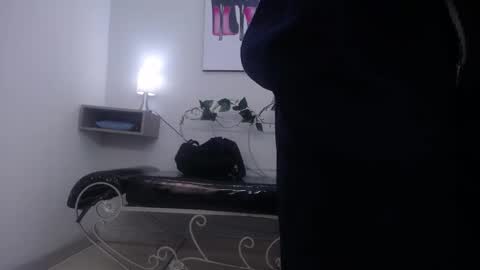 noah_victoria online show from February 8, 12:08 pm