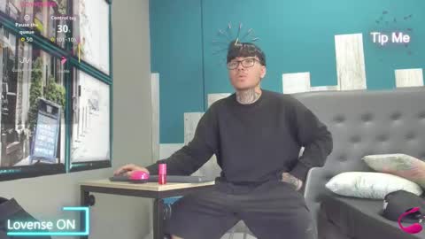 Noah online show from February 2, 12:37 pm