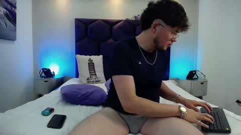 Noah online show from February 3, 9:31 pm