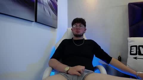 Noah online show from February 4, 8:14 pm