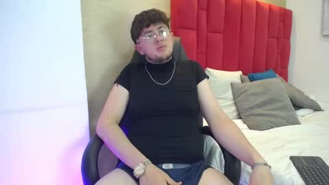 Noah online show from February 8, 8:12 pm