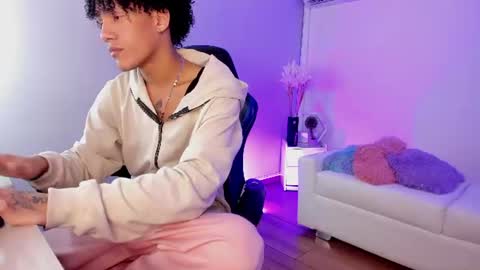 Snapshot of noahbull19 chatting on June 11, 2:33 am noahbull19 online show from June 11, 2:33 am
