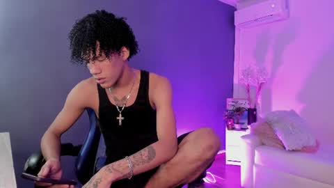 noahbull19 online show from July 2, 2:55 am