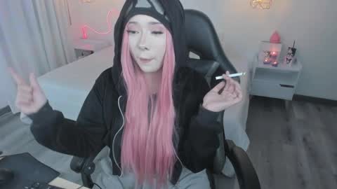 Snapshot of noahcryptic chatting on April 10, 6:18 am Noah online show from April 10, 6:18 am