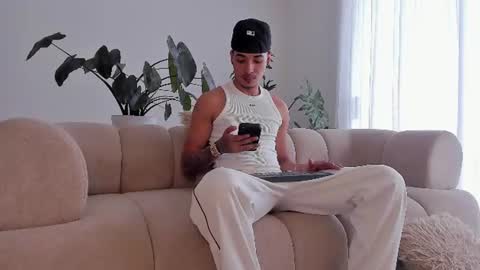 noahdaviss online show from July 1, 7:46 pm