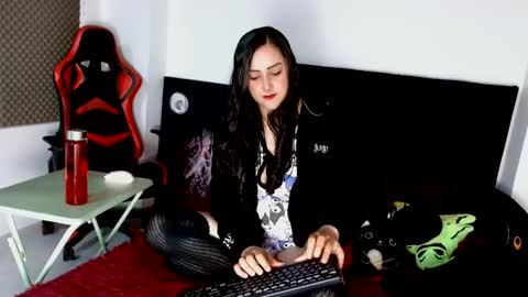 Snapshot of noamartin_ chatting on June 10, 2:45 am Noamartin online show from June 10, 2:45 am