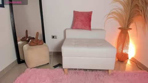 Noami Rose  online show from September 15, 5:35 pm