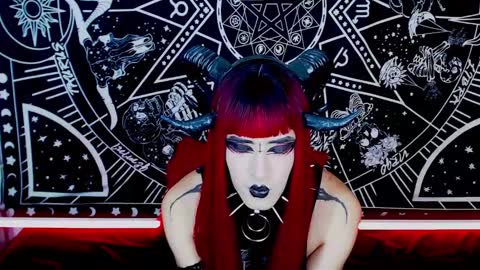 caroline online show from December 8, 3:43 am