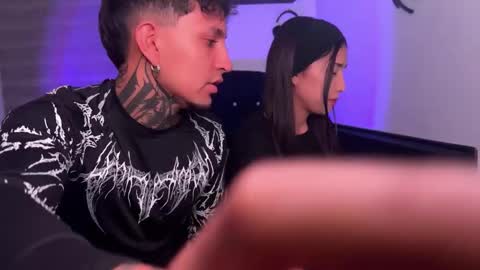 Jean Y Isa online show from March 28, 4:12 am