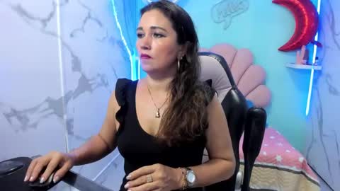 noelia_milfs online show from October 15, 2:44 am