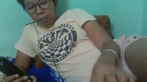 Snapshot of noella711128 chatting on December 15, 11:25 am noella711128 online show from December 15, 11:25 am