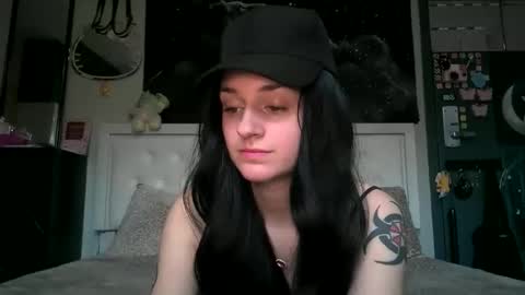 Snapshot of noelle1229 chatting on April 2, 5:10 pm Noelle online show from April 2, 5:10 pm