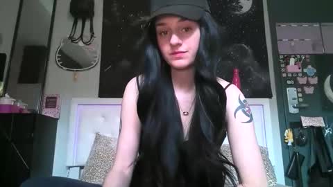 Snapshot of noelle1229 chatting on April 15, 5:42 pm Noelle online show from April 15, 5:42 pm