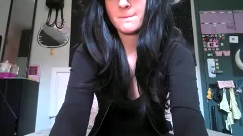 Snapshot of noelle1229 chatting on May 5, 5:10 pm Noelle online show from May 5, 5:10 pm