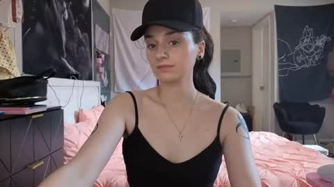 Snapshot of noelle1229 chatting on June 5, 4:24 pm Noelle online show from June 5, 4:24 pm