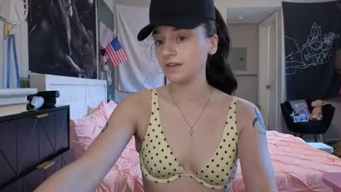 Snapshot of noelle1229 chatting on July 7, 7:07 pm Noelle online show from July 7, 7:07 pm