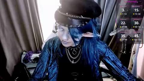 Snapshot of noellegothicshadow chatting on October 4, 10:19 pm Elly online show from October 4, 10:19 pm