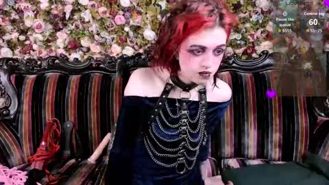 Snapshot of noellegothicshadow chatting on November 26, 10:11 pm Elly online show from November 26, 10:11 pm