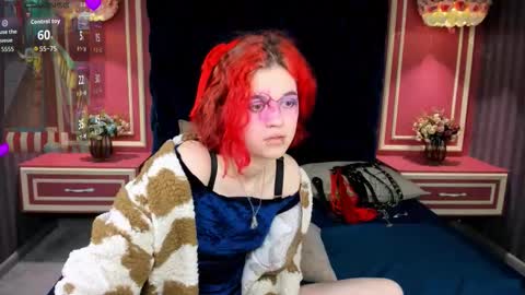 Snapshot of noellegothicshadow chatting on November 29, 11:30 pm Elly online show from November 29, 11:30 pm