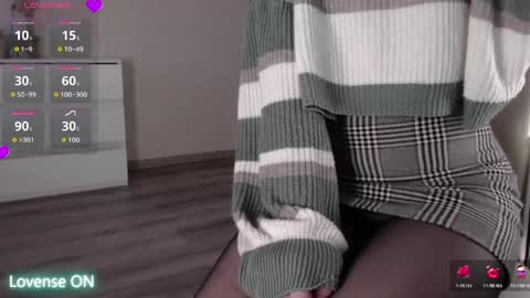 noelleneptune online show from May 11, 12:22 pm