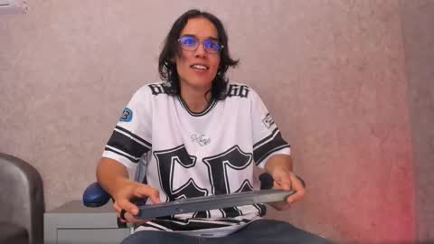 Snapshot of noha_castellano chatting on March 8, 12:31 pm online show from March 8, 12:31 pm