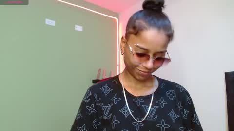 Noha Thomson online show from January 21, 8:43 pm