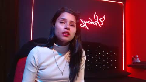 Noha Thomson online show from June 18, 9:30 pm