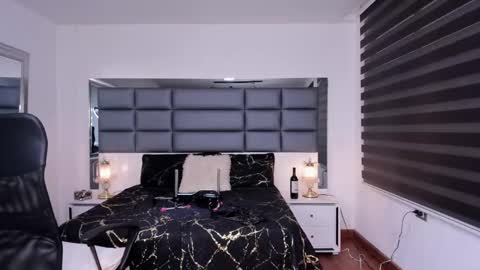 Snapshot of nohemi_louse chatting on November 11, 8:09 pm Nohemi online show from November 11, 8:09 pm